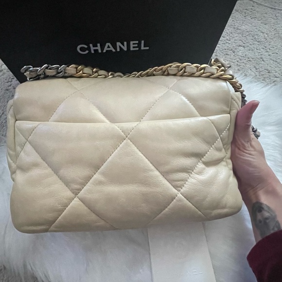 Chanel c19 pre-owned in very good condition ๐ - Picture 5 of 6
